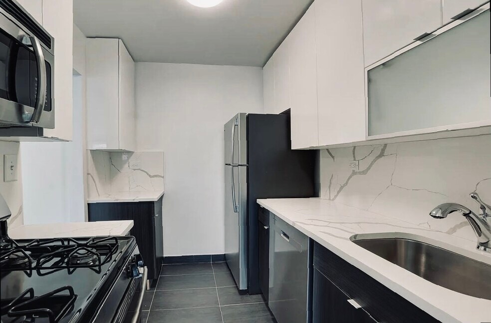315 W 48th St unit 10M, New York, NY 10036 - photo 1