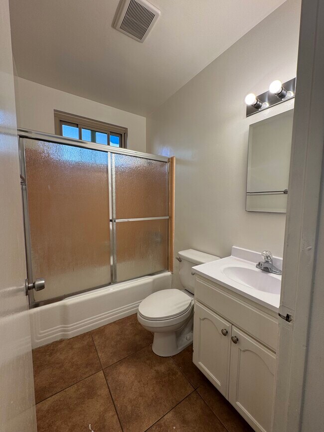457 Oak St unit D, Glendale, CA 91204 - photo 7