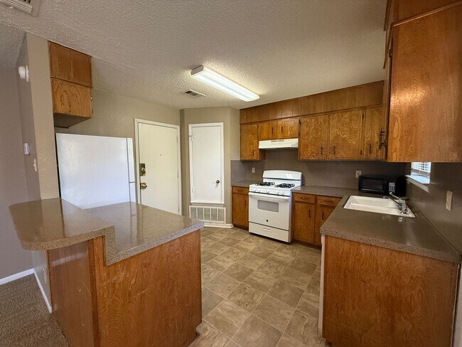 1310 Opal Rd unit B, Killeen, TX 76543 - photo 6