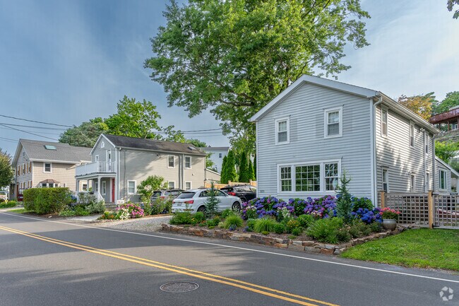 Many homes in The Cove have beautiful landscaping.