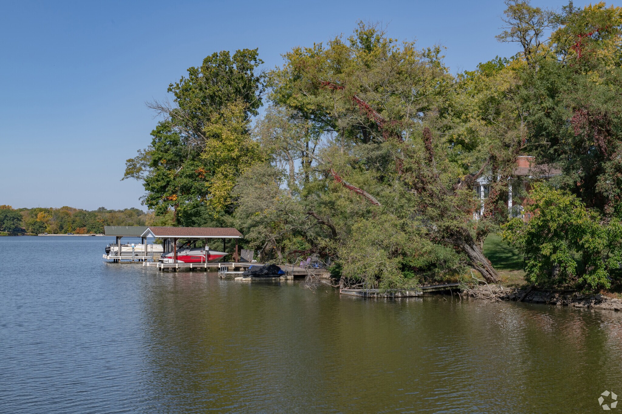 Private docks are a mainstay of teh Lake Decature waterfront properties in Bayview.