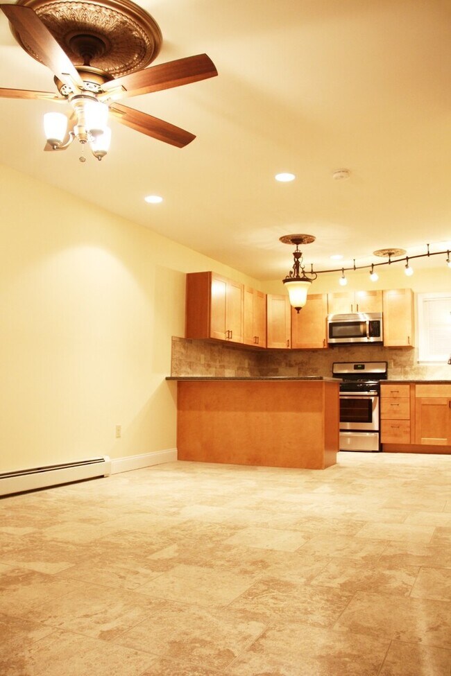 48 N Champlain St unit 2, Burlington, VT 05401 - photo 4