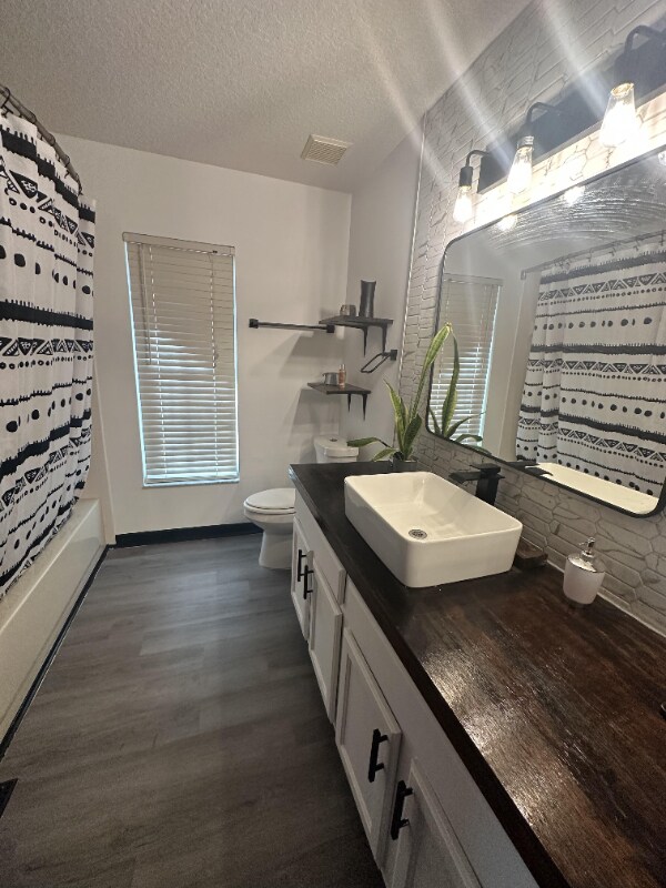 2142 Blackstone Landing Dr, Kissimmee, FL 34758