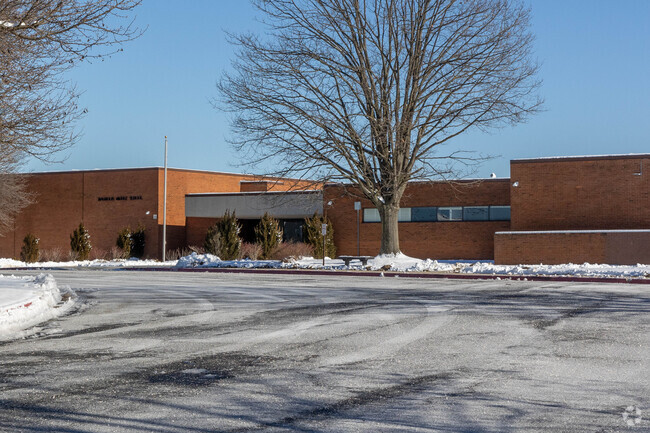 Magnolia Middle School has a student-teacher ratio of 12-1.