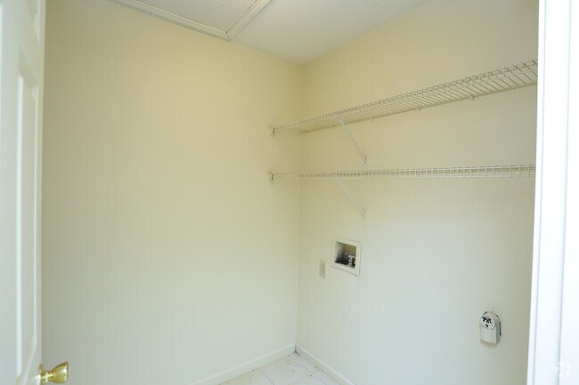 Hickory Run II Apartments, Jacksonville, AL 36265 - photo 2