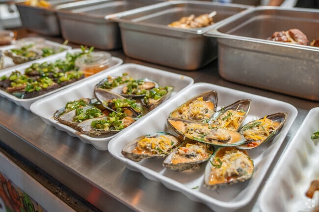 The Sunset Night Market sells delicious cuisine.