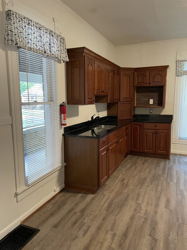 816 W Ashland Ave, Muncie, IN 47303 - photo 6