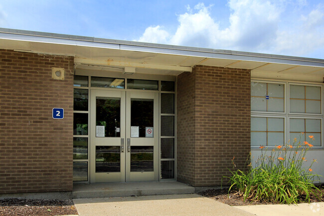Ledgeview Elementary School has less than 500 students in Macedonia.
