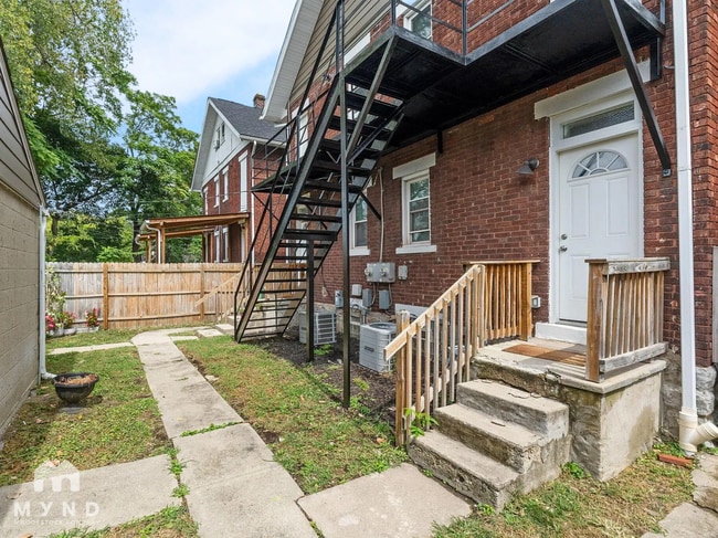 329 Woodland Ave, Columbus, OH 43203 - photo 3