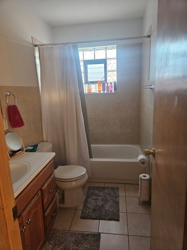 3311 W Pratt Ave unit 2, Lincolnwood, IL 60712 - photo 6