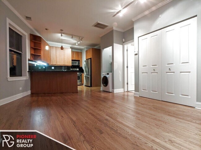 626 W Roscoe St unit 2, Chicago, IL 60657 - photo 7