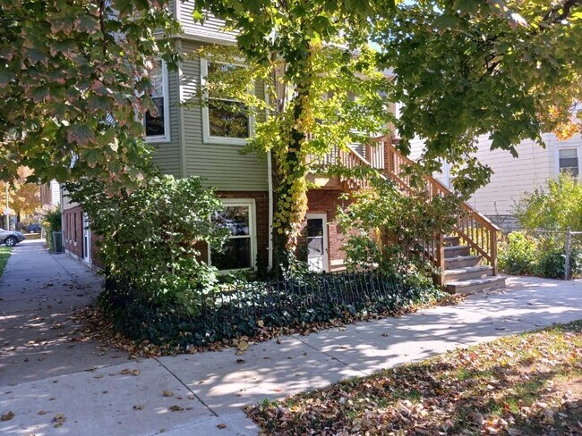 3457 N Lowell Ave unit Garden, Chicago, IL 60641 - photo 2