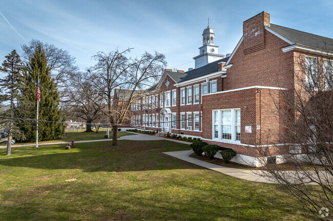 West End Elementary School has 508 North Plainfield students attending grades PK, K-4.