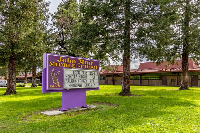 John Muir Middle School is an above average, public school located in Valley View-Reed.