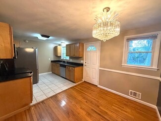 47 Beechwood Rd, West Hartford, CT 06107