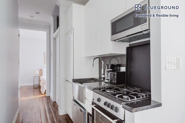 290 W 12th St unit FL3-ID1547, New York, NY 10014 - photo 6