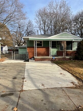 6217 Beech Daly Rd, Taylor, MI 48180