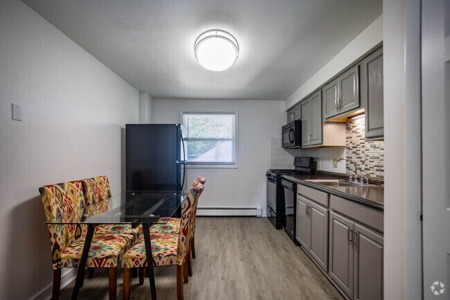 1817 Burnet Ave - Utilities Included, Syracuse, NY 13206 - photo 6