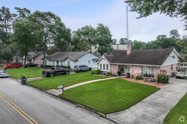 Being a more established neighborhood, Oak Ridge North offers many one-story homes.