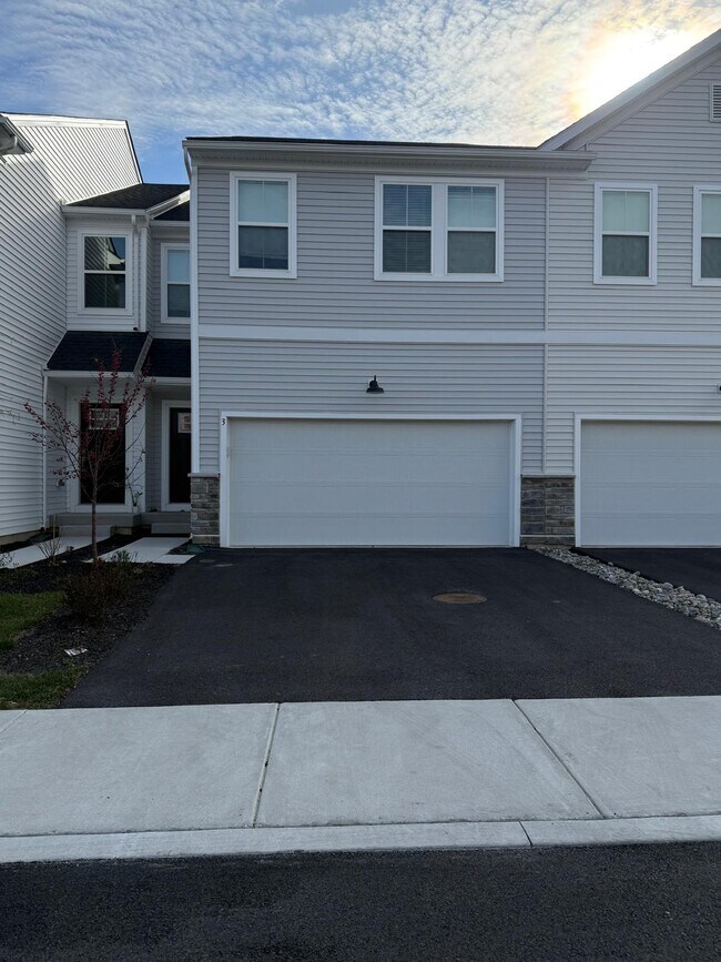 3 Shamrock Cir, Downingtown, PA 19335