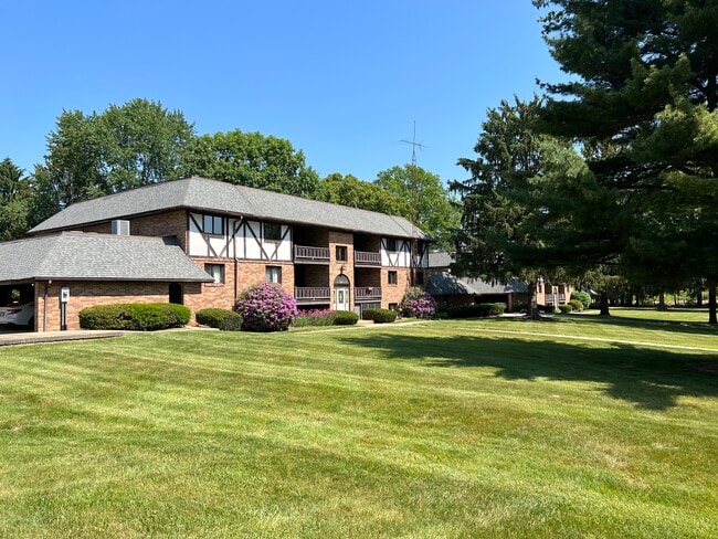 Carriage Hill Apartments: A 55 and Better Community, Canton, OH 44718 - photo 7