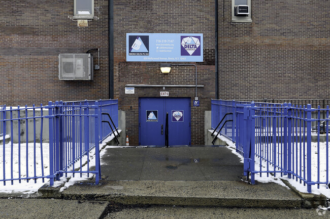 Bronx Delta School has 395 students in grades PK, K-5.