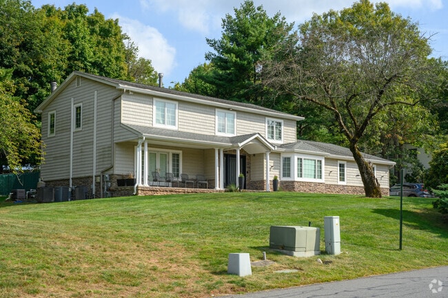 The median home price in Viola is currently $1.4 million.