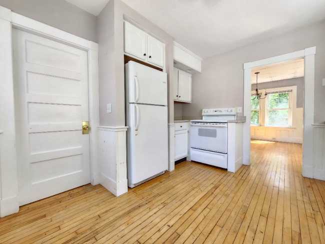 387 College Ave, Orono, ME 04473 - photo 3