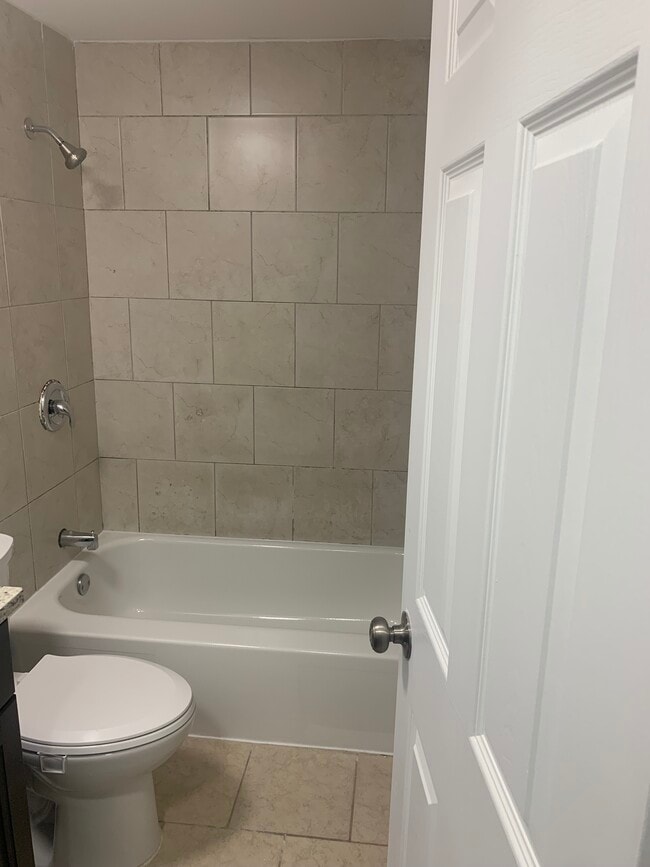 1703 W Victoria Dr unit 302, Mount Prospect, IL 60056 - photo 4