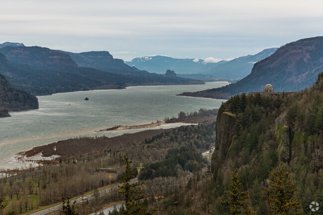 Town Center is less than 5 miles from recreational opportunities in the Columbia River Gorge