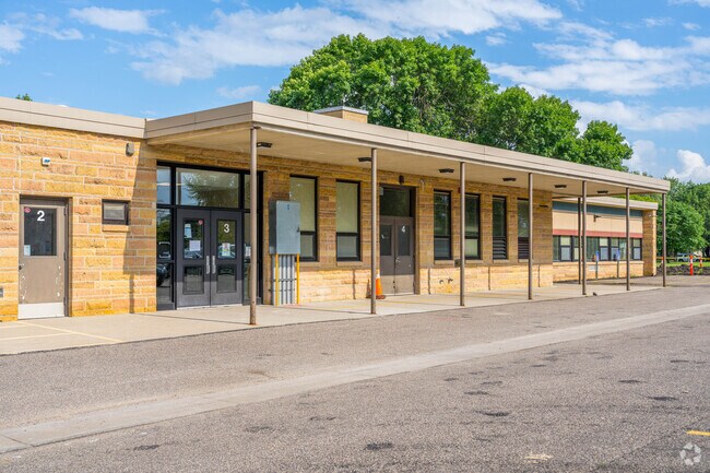 Washington Elementary School is an above-average public school located in Eastwood Park.