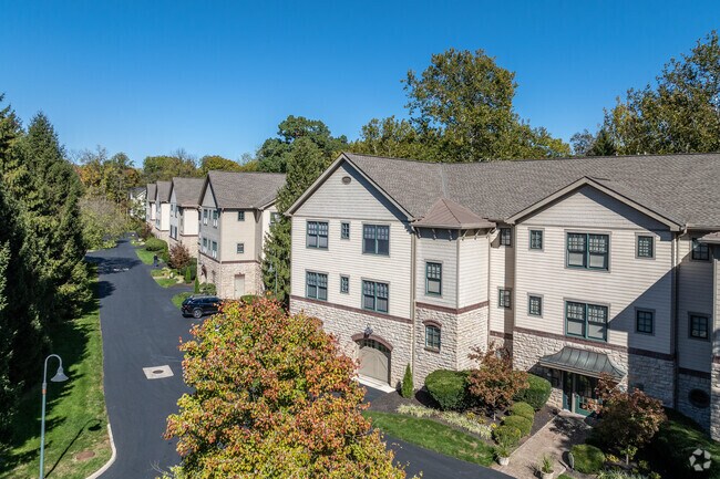 Northwoods condos are perfect for professionals seeking a convenient suburban location.