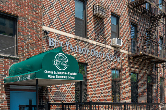 Bet Yaakov Orot Sarah offers plenty of academic opportunities for students.