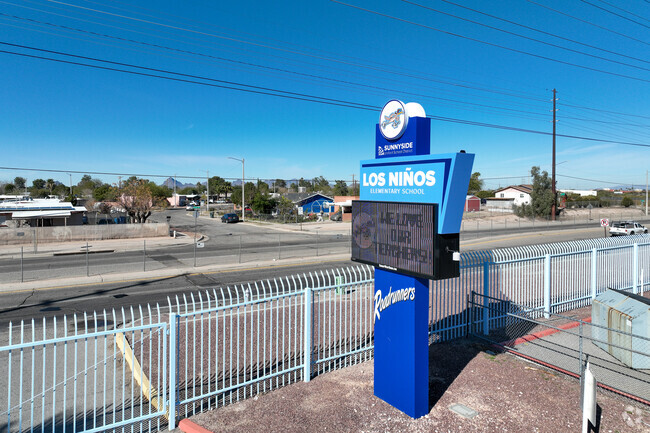 Los Niños Elementary School is located off Alvernon Way.