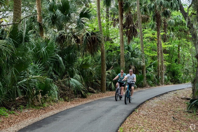 DeBary Plantation locals love the convenient access to the Spring-to-Spring Trail.