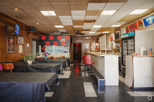 Inside Lois's Restaurant you'll feel like a part of the family with some country home cookin'.