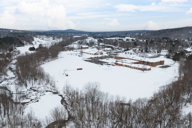The Underhill ID Early Learning Center is home to two of MMUUSD's school-based preschool programs, Saxon Hill School, First Roots and the MMUUSD Central Office.