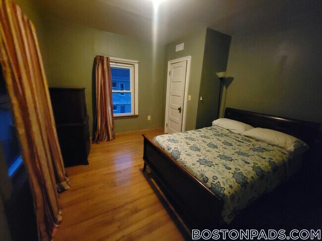 17 Holman St unit 1, Allston, MA 02134 - photo 5