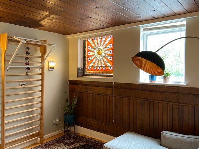 17 Bow St unit uni21 1-bed 1-bath, Somerville, MA 02143 - photo 2