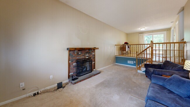 145 Brighton Cir, Windsor, CT 06095 - photo 2