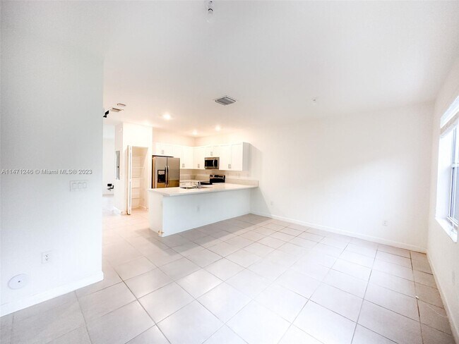 1486 SE 26th Terrace unit key gare, Homestead, FL 33035 - photo 6