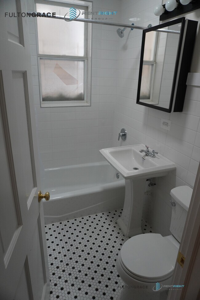 2063 W Lawrence Ave unit L6, Chicago, IL 60625 - photo 5