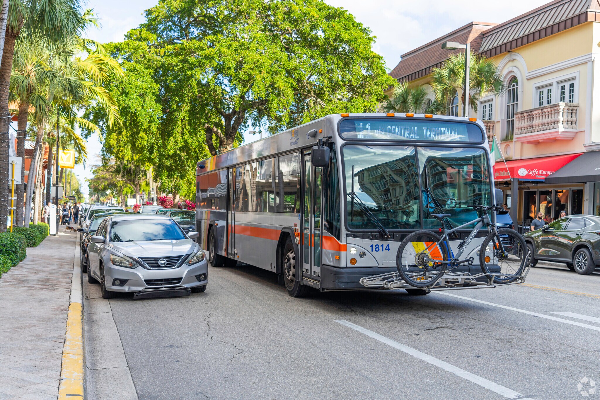Experience an easy commute by bus through the vibrant streets of Downtown Fort Lauderdale.