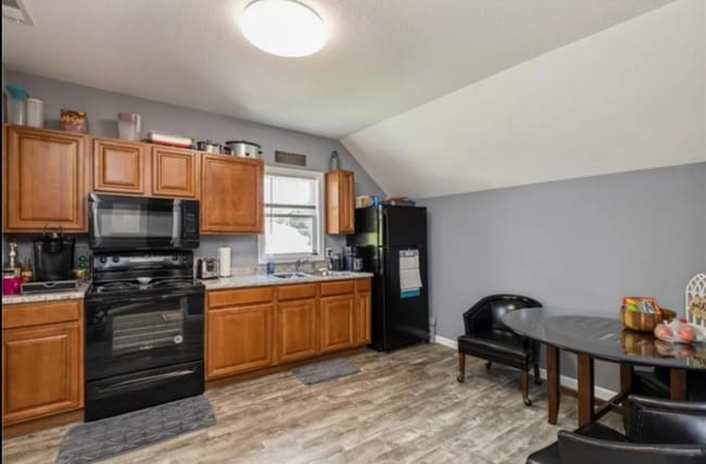 1131 Euclid Ave unit 2, Des Moines, IA 50313 - photo 6