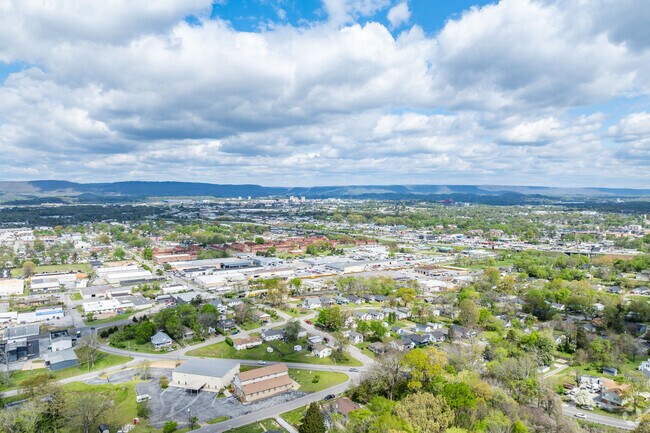 Ridgedale-Oak Grove is just a few minutes drive of downtown and quick access to higheays.