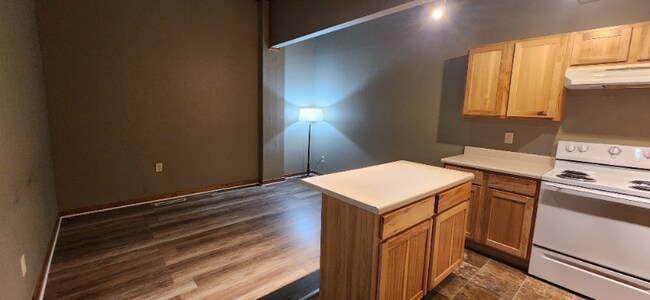 112 S Douglas St unit 14, Glendive, MT 59330 - photo 2