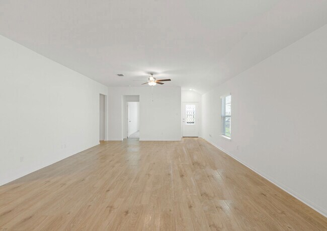 105 McLintock Rd unit 36478407, Jarrell, TX 76537 - photo 4