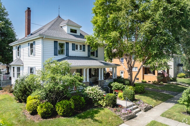 Historic homes line the streets in downtown Ottawa.