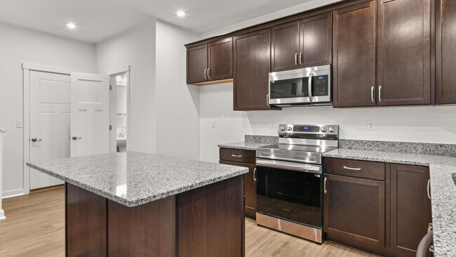 8762 Foxglove Ln, Cleves, OH 45002 - photo 5