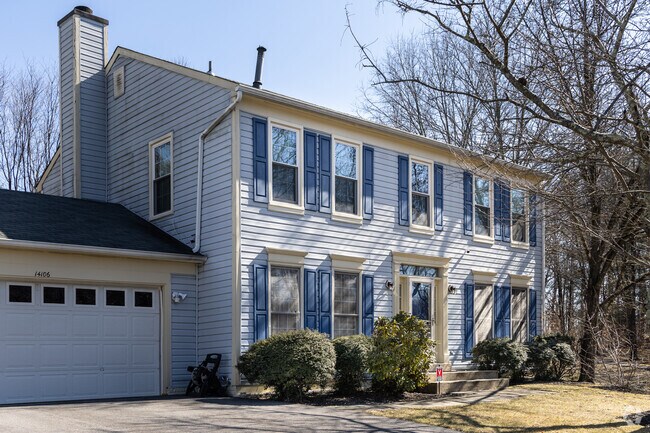 Colonial Revival homes in Old Stage offer single level foyers.
